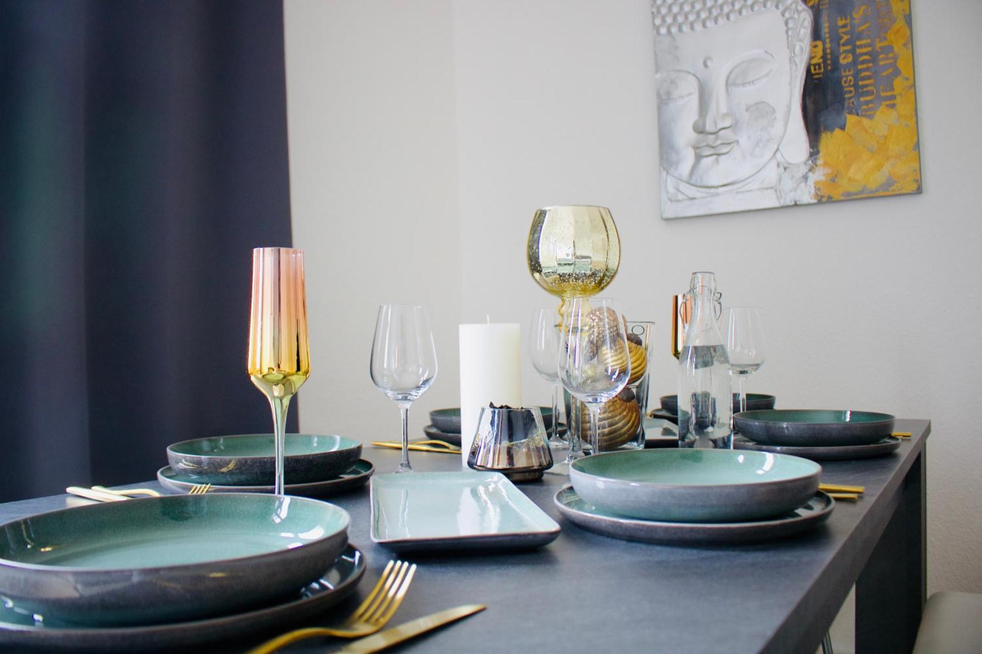 Gemuetliches Innenstadtnest, Zentrale Lage, 88qm, Kostenfreier Parkplatz, Fuer Bis Zu 6 Personen Apartment *